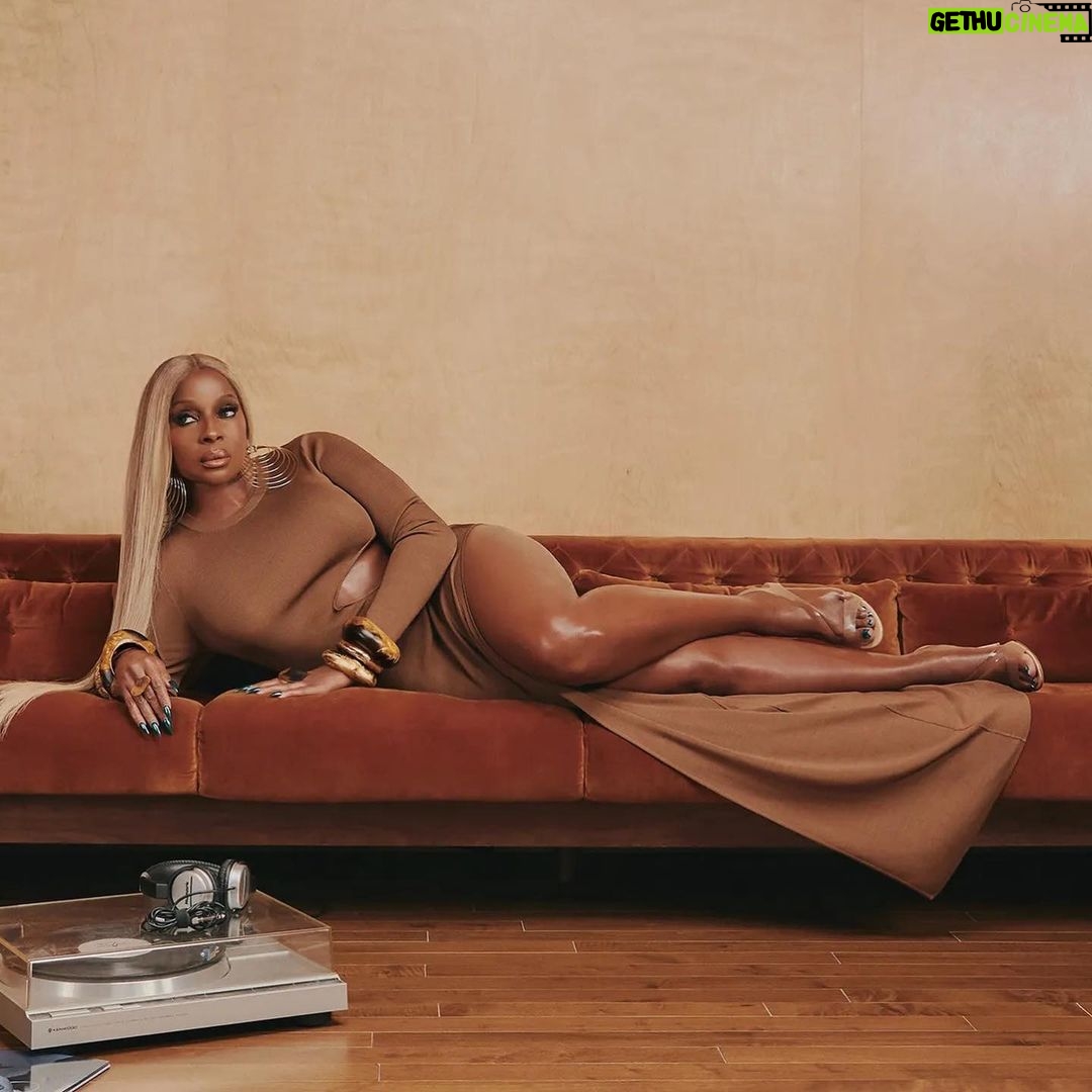 Mary J. Blige Instagram - I just gotta keep on keeping on but I’m not gonna be the one that you keep sleeping on. - FvJ intro Fab and Jada