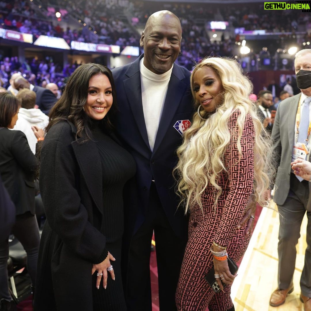 Mary J. Blige - 467.4K Likes - Wow! I’ve been blessed to be apart of 2 of the biggest moments in sports!!What an #amazing weekend! #NBAAllStar75 @sterlingpics #GoodMorningGorgeous