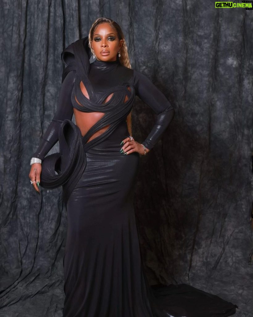 Mary J. Blige Instagram - Thank you Urban 1 and TV 1 for the Icon Award