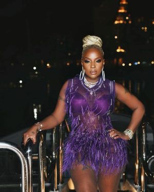 Mary J. Blige Instagram - Age isn’t defined by a number but by growth and wisdom!  Happy birthday to my beautiful big sister Latonya!
Thank you for all the bday love!!!!