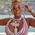Mary J. Blige Instagram - Ain’t worried bout nothing, Everything’s looking up ✨💖 New music video Friday!!