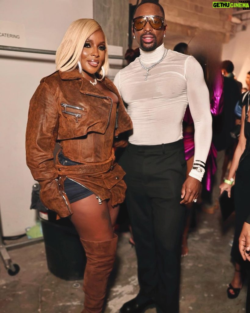Mary J. Blige Instagram - The @laquan_smith show was phenomenal!!! 👏🏾👏🏾👏🏾👏🏾