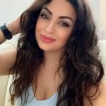 Maryam Zakaria Instagram - Curly hair day ☺️ #curlyhair #selfie #picoftheday