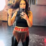 Maryam Zakaria Instagram - Red is for passion, black is for magic, and my outfit is on fire 🔥 #mzmirrorreels #mirrorreels #outfitinspiration #inspo #ootd #dance #reelsinstagram #trendingaong #shikshakshok #glamlook #maryamzakaria