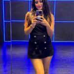 Maryam Zakaria Instagram - Shooting one dance reel, guess the song ☺️ #ootd #blackjumpsuit #blackoutfit #inspo #outfitinspo