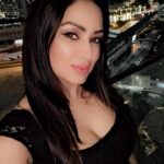 Maryam Zakaria Instagram - Black dress & The view 🔥🔥🔥 #dubai #blackdress #ootn #womenfashion #glamlook #beautifulview #dubainight #reelsinstagram Dubai, United Arab Emirates
