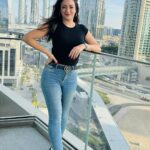 Maryam Zakaria Instagram - “Don’t just stand out. Make them remember you” 🖤💙🔥 #ootd #casualstyle #dubai #beautifulview #photoshoot Dubai, United Arab Emirates