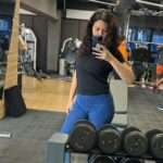Maryam Zakaria Instagram - I know what I want, and I’m gonna get it 💪🔥 #selfie #gym #workout #gymoutfit #fitbody #motivation #gymmotivation