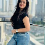 Maryam Zakaria Instagram - “Don’t just stand out. Make them remember you” 🖤💙🔥 #ootd #casualstyle #dubai #beautifulview #photoshoot Dubai, United Arab Emirates