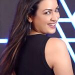 Maryam Zakaria Instagram - Black Magic ✨🖤 #magic #ootd #blackoutfit #trendingsong #glam #explore #maryamzakaria #instareels