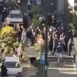 Masih Alinejad Instagram - . تمام آنچه در مورد انتخابات نمایشی رژیم باید گفته شود در جمله‌ای که مژگان افتخاری مادر مهسا (ژینا) امینی استوری کرد، آورده شده است. «آنجا که آزادی نیست، اگر رای دادن چیزی را تغییر می‌داد، اجازه نمی‌دادند که رای بدهید». ما فراموش نمی‌کنیم ژینای عزیزمان را چگونه کشتید و چه روزهایی را از سر گذراندیم. فراموش نمی‌کنیم که انقلابمان برای چه، به نام چه کسی و از کجا آغاز شد. ورق بزنید و بار دیگر این تصاویر را ببینید. هنوز خاک مزارش تازه ست مزار آن دو دست سبز جوان را می‌گویم... #رای_بی_رای #زن_زندگی_آزادی