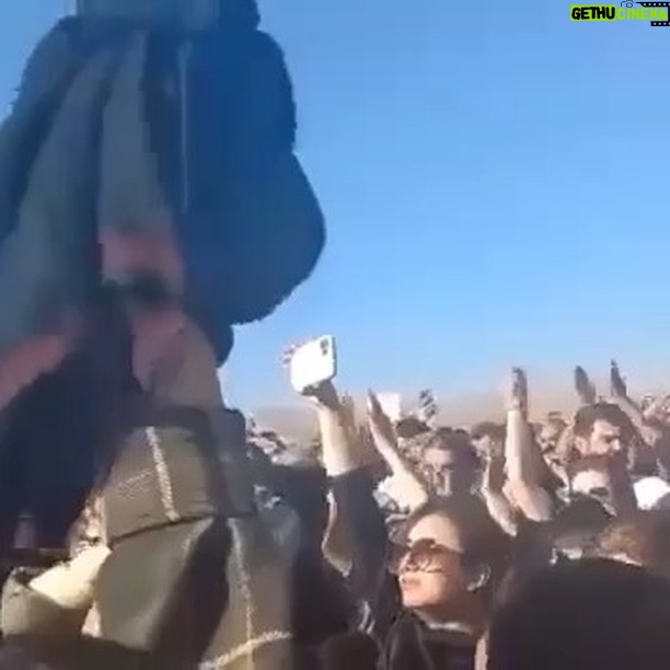 Masih Alinejad Instagram - . تمام آنچه در مورد انتخابات نمایشی رژیم باید گفته شود در جملهای که مژگان افتخاری مادر مهسا (ژینا) امینی استوری کرد، آورده شده است. «آنجا که آزادی نیست، اگر رای دادن چیزی را تغییر میداد، اجازه نمیدادند که رای بدهید». ما فراموش نمیکنیم ژینای عزیزمان را چگونه کشتید و چه روزهایی را از سر گذراندیم. فراموش نمیکنیم که انقلابمان برای چه، به نام چه کسی و از کجا آغاز شد. ورق بزنید و بار دیگر این تصاویر را ببینید. هنوز خاک مزارش تازه ست مزار آن دو دست سبز جوان را میگویم... #رای_بی_رای #زن_زندگی_آزادی