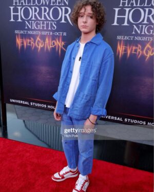 Mason Thames Instagram - INCREDIBLE to see @theblackphonemovie @blumhouse haunted house at @horrornights 💯💯Go see it!! Thank you again @horrornights @universalpictures @blumhouse for this fun night! @scottderrickson @massawyrm @itsjasonblum @official_miguelcazarezmora @bakingjason check out @theblackphonemovie at #hhn2022 and the tour I did with @bdisgusting can’t wait to go back!