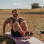 Mat Fraser Instagram - Ain’t nothin’ like shaking off the travel with a good @hwpotraining SWEAT. Those workouts are no joke, especially when @harrypalley’s coaching. And, you knowww I gotta give it my all on those knee tucks when Easy E is watching on the sideline. #HWPO