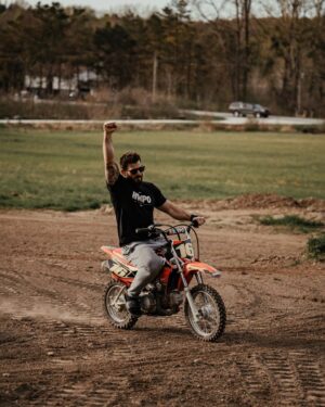 Mat Fraser Instagram - Haven’t had the chance to kick up some dirt on the weekend in a while, but I sure do miss it. What’s something you enjoy on your Sunday agenda? #HWPO