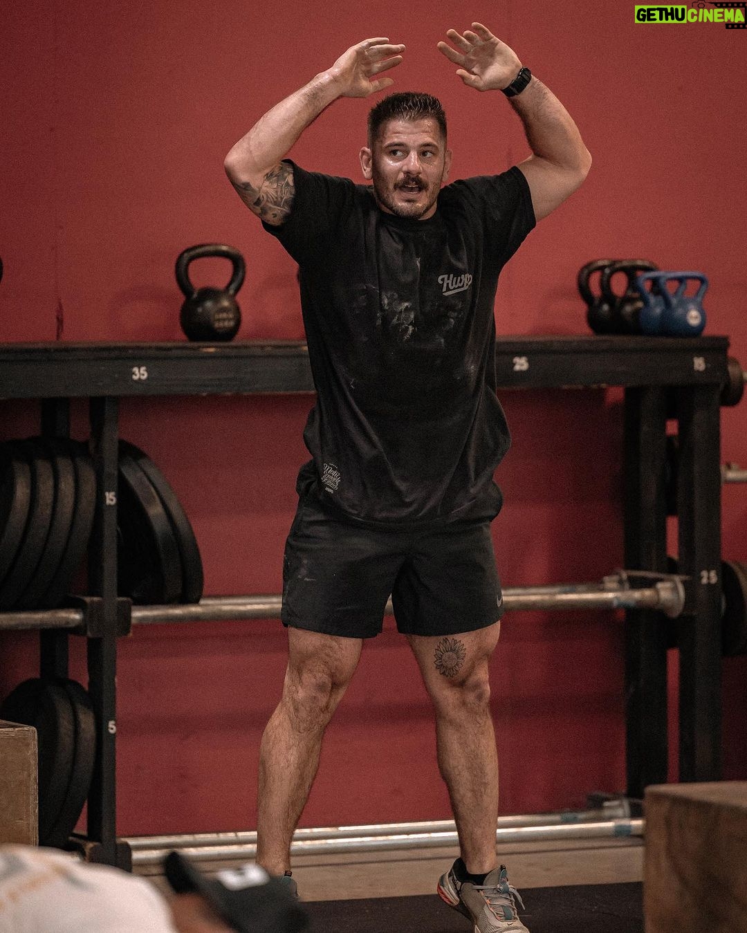Mat Fraser Instagram - Hit a #HWPOFLAGSHIP inspired workout this morning. Love doing a little fitness before watching a lot of fitness. SAVE this post and take the metcon we did for a spin:
3-min AMRAP: 10 BMU (or T2B or RMU) 12 box jumps 12 KB goblet squats Max burpees in remaining time - Rest 2:00 - Repeat for 3 sets total Get after it and have fun 😤 Round Rock, Texas