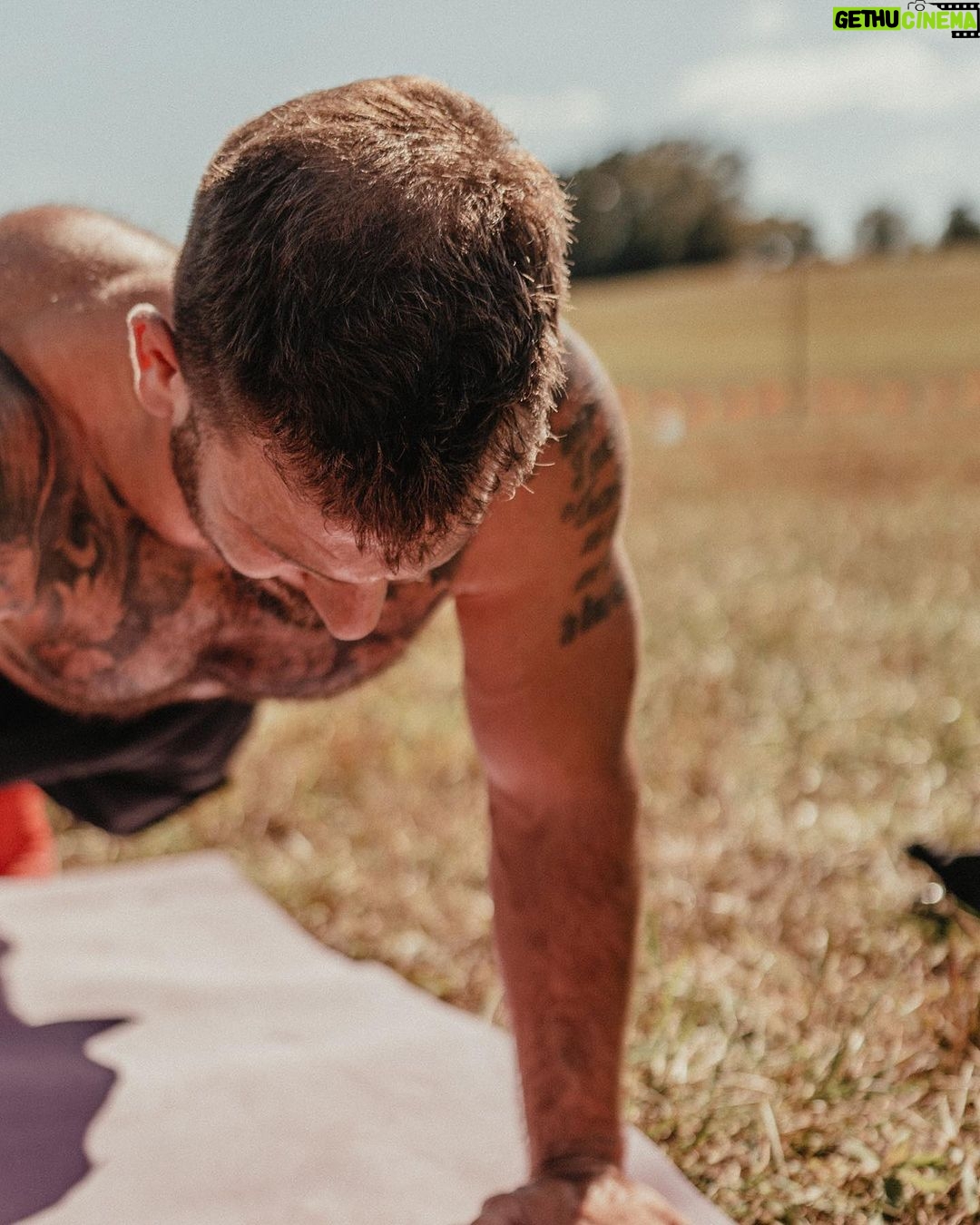 Mat Fraser Instagram - Ain’t nothin’ like shaking off the travel with a good @hwpotraining SWEAT. Those workouts are no joke, especially when @harrypalley’s coaching. And, you knowww I gotta give it my all on those knee tucks when Easy E is watching on the sideline. #HWPO