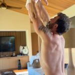 Mat Fraser Instagram - You can take the boy out of CrossFit but you can’t take the CrossFit out of the boy. Watch till the end… movements are so ingrained he even re-racks her 😂 — @sammymoniz - I’ll do just about anything for smiles and giggles — @mathewfras - #hwpo #hwpotraining #familytime