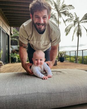 Mat Fraser Instagram - Well, we officially have an island baby. The sunshine looks good on her, just like mama. Until next time Hawai’i 🤙🌴. #hawaii #hwpo @sammymoniz