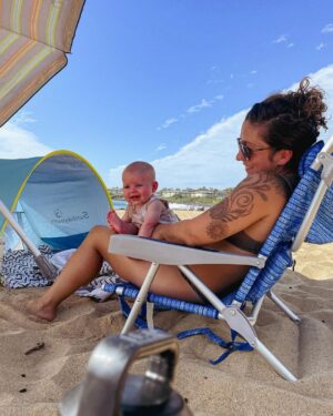 Mat Fraser Instagram - Well, we officially have an island baby. The sunshine looks good on her, just like mama. Until next time Hawai’i 🤙🌴. #hawaii #hwpo @sammymoniz