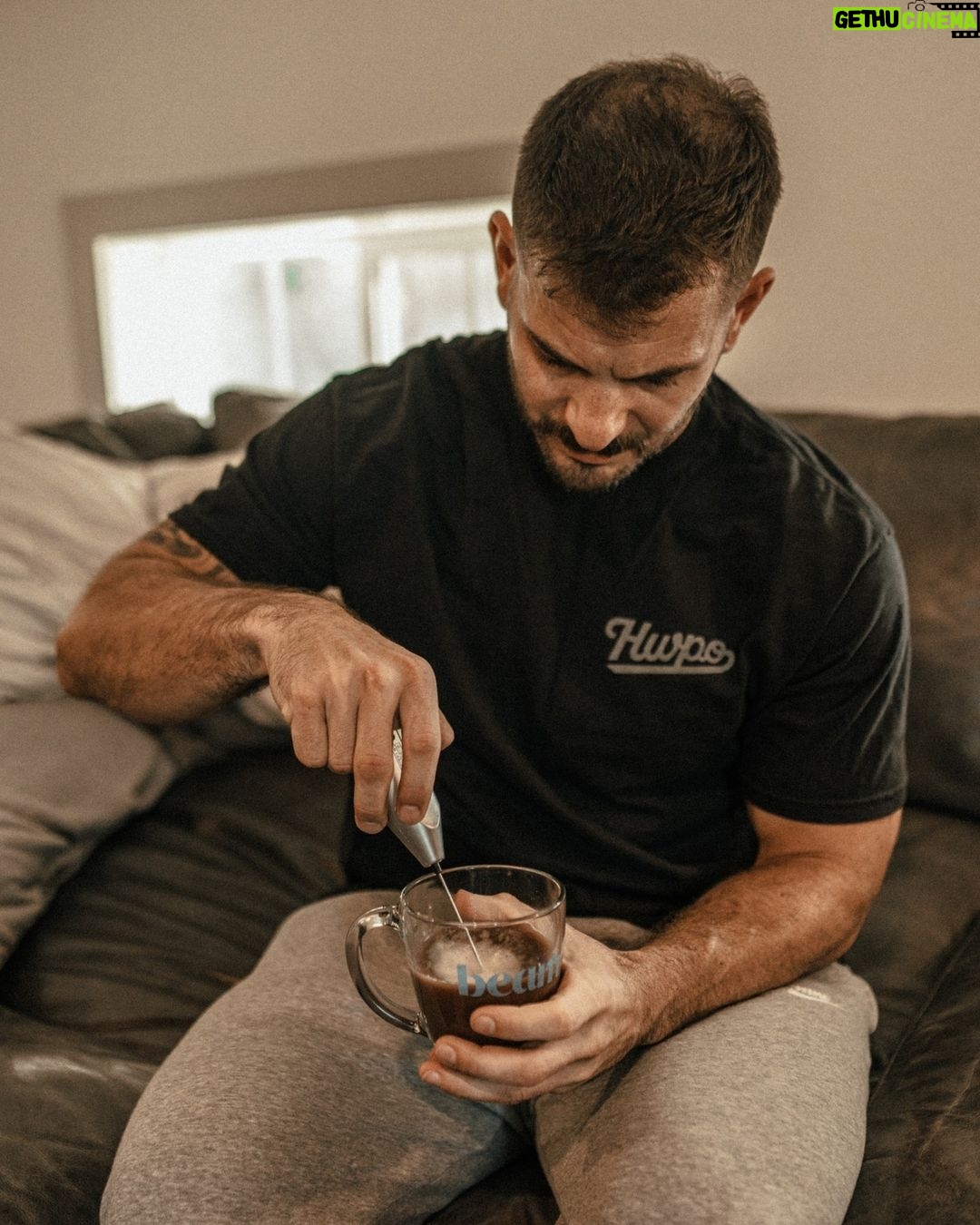 Mat Fraser Instagram - I made sure to pack @beam for our Hawaii trip because I really feel a difference when I don’t take it. A scoop (or two) of @beam dream powder helps me score great sleep with zero grogginess the next day. I’ve been taking it for years and still stand by it, it’s the real deal. For a limited time, get up to 40% off at the link in my bio, and start the new year feeling your best 🙌