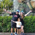 Matheus Ceará Instagram - E nossas férias continuam por esse mundo encantado em Orlando! Um dos passeios mais legais aconteceu hoje pelo Pandora the Word of Avatar! Acompanhem tudo nos stories! 😉 #ferias #viagem #familia #segunda #trip #passeio