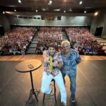 Matheus Ceará Instagram - Valeu Santos Noite Maravilhosa com Ingressos ESGOTADOS e produção Impecavel como sempre do @sandroavianvalente e seu Pai Carlos Valente! Sabado e dia de Guaruja e ja ta com 2 Sessões Esgotadas! Bora Rir Brasil!!! Teatro Municipal Brás Cubas