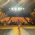 Matheus Ceará Instagram - Hoje foi em Marilia essas duas Sessões Esgotadas! Amanha é Adamantina e Domingo Bauru! Bora rir Brasil! 😀🙏 Teatro Municipal de Marília