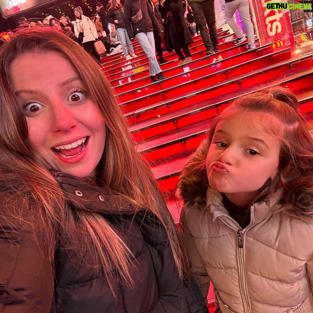 Matheus Ceará Instagram - Hoje dia das Mulheres! Dedico as duas Mulheres da minha Vida Fedozão e Fedozinha kkkk e estendo a todas Mulheres do Mundo! ❤️🌹🌷#diadamulher Balneário Camboriú