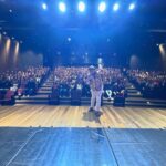 Matheus Ceará Instagram - Hoje foi em Marilia essas duas Sessões Esgotadas! Amanha é Adamantina e Domingo Bauru! Bora rir Brasil! 😀🙏 Teatro Municipal de Marília