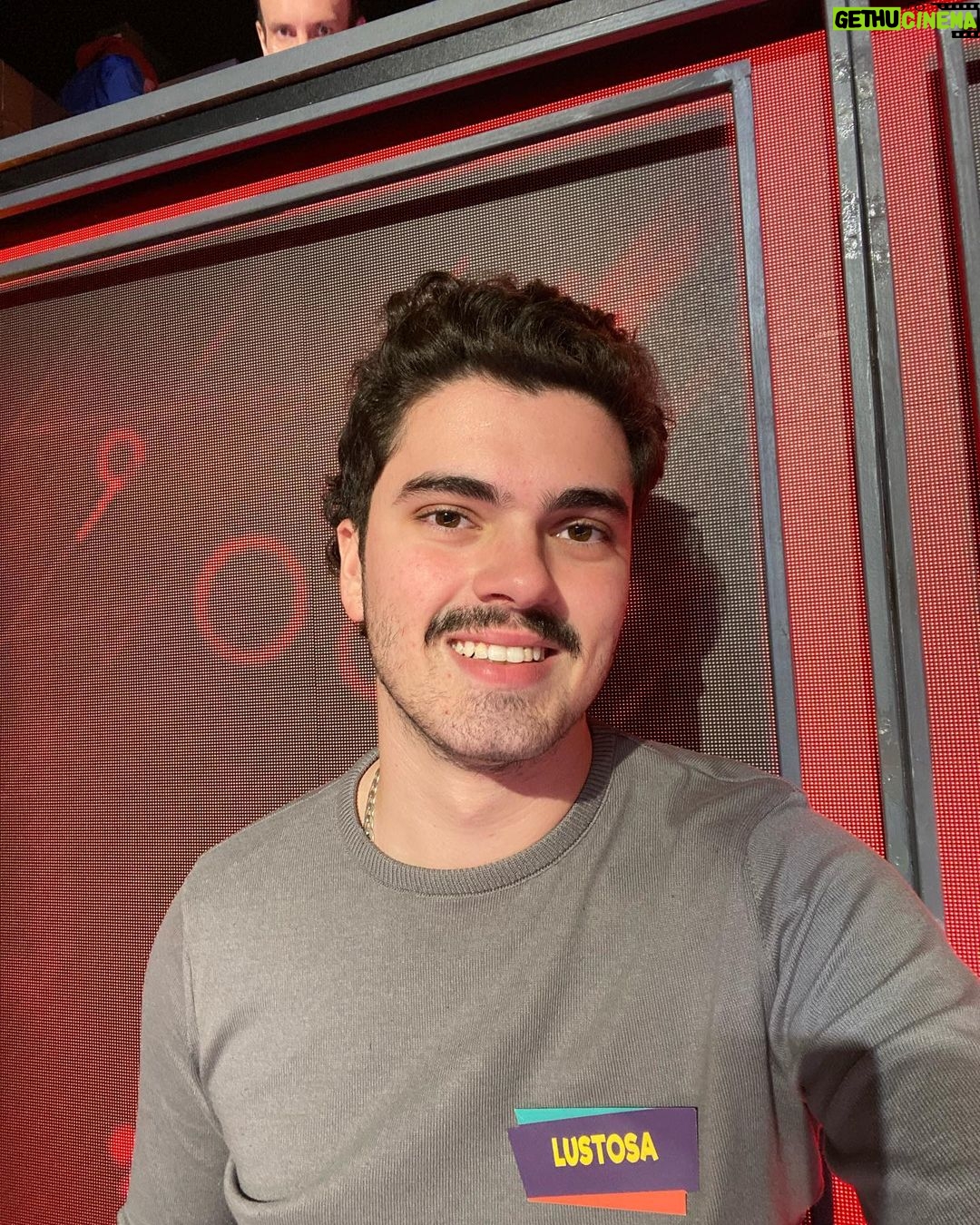 Matheus Lustosa Instagram - mais um dia de gravação e clima tenso entre os candidatos 🤩 São Paulo, Brazil