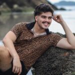 Matheus Lustosa Instagram - eu preciso de um Tesla pra escrever o verso na estrada 😑🈳 Juquehy Beach