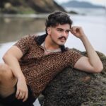 Matheus Lustosa Instagram - eu preciso de um Tesla pra escrever o verso na estrada 😑🈳 Juquehy Beach