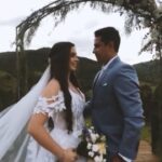 Matheus Lustosa Instagram - Making of casamento! 😍❤️ - Obrigada a todos os profissionais incríveis que tornaram meu sonho realidade! - Cerimonial - @glendasolimancerimonialista Celebrante - @edicarloscelebrante Decoração - @dautoproducoes Chefe - @cdanribeiro Doces e bolo - @andreapiresconfeitaria Foto e vídeo- @marcosramosfoto @xinhako @fotoevideogaboardi Espaço- @jardimlontano Vestido - @marykuhnaltacostura Terno - @trindadetrajes Violino - @violinoafrancesa Maquiagem - @thamirismello104 Cabelo - @marianescolaropenteados . #wedding #makingof #makingofcasamento #weddingday #noiva #jardimlontano