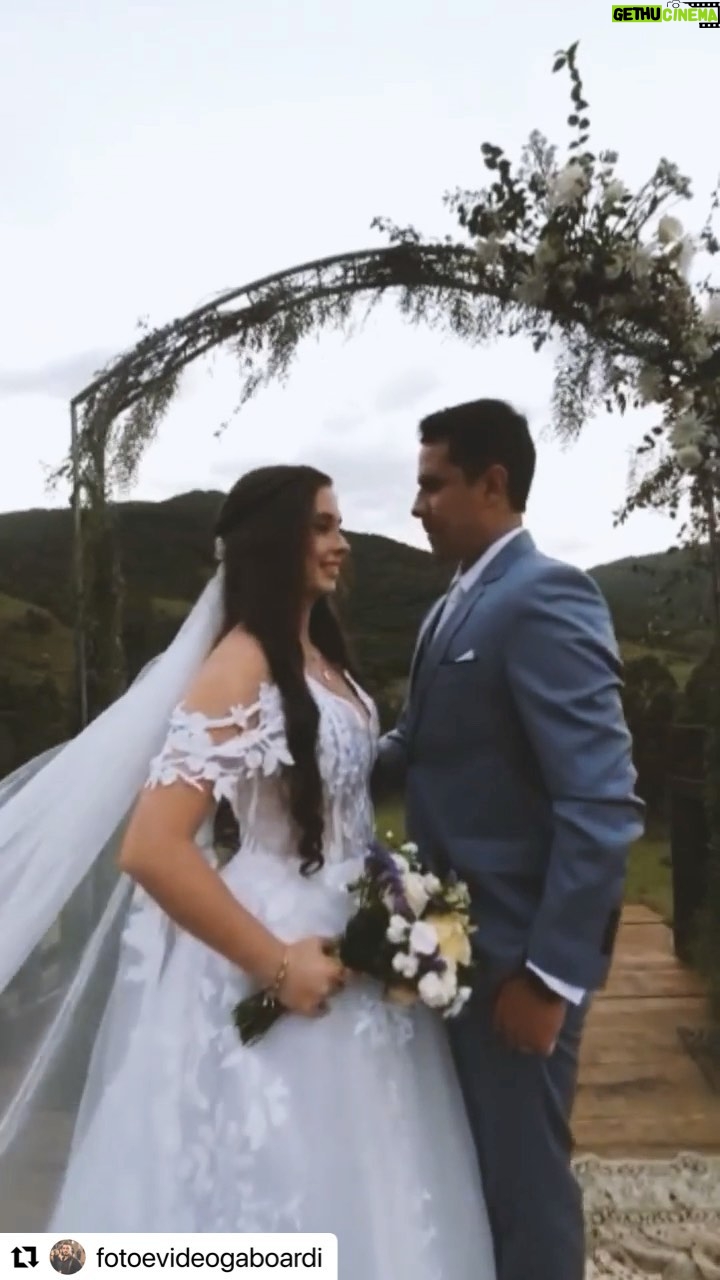 Matheus Lustosa Instagram - Making of casamento! 😍❤️ - Obrigada a todos os profissionais incríveis que tornaram meu sonho realidade! - Cerimonial - @glendasolimancerimonialista Celebrante - @edicarloscelebrante Decoração - @dautoproducoes Chefe - @cdanribeiro Doces e bolo - @andreapiresconfeitaria Foto e vídeo- @marcosramosfoto @xinhako @fotoevideogaboardi Espaço- @jardimlontano Vestido - @marykuhnaltacostura Terno - @trindadetrajes Violino - @violinoafrancesa Maquiagem - @thamirismello104 Cabelo - @marianescolaropenteados . #wedding #makingof #makingofcasamento #weddingday #noiva #jardimlontano