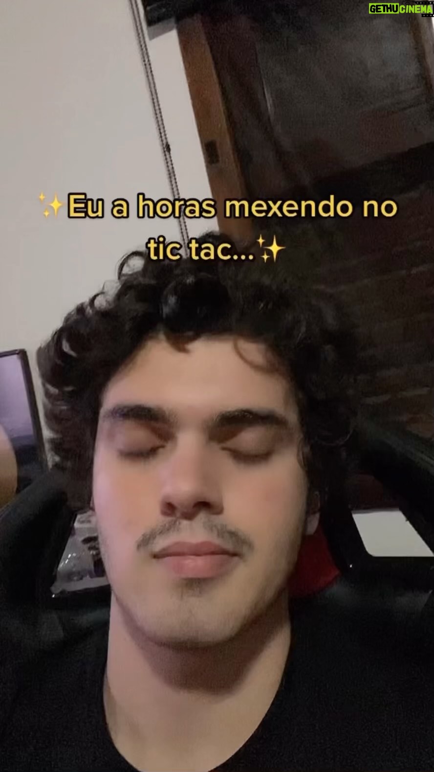 Matheus Lustosa Instagram - acontece nos melhores relacionamentos hahahaha #reelslovers #namorados