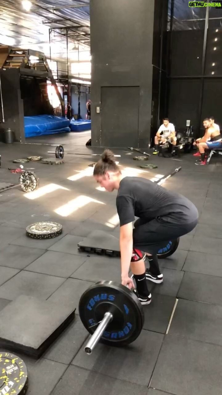 Matheus Lustosa Instagram - Postando esse vídeo antigo de treino pra saber se vcs querem ver mais vídeos como esse por aqui :) #reelslovers