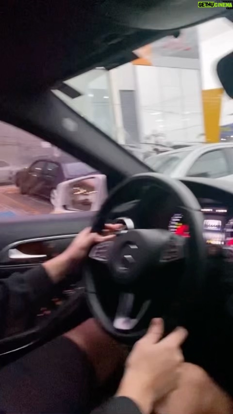 Matheus Lustosa Instagram - dia de dar um talento na nave lá na @koi.centroautomotivo onde seu carro tem o atendimento premium que merece!!