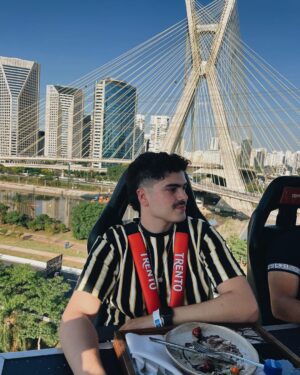 Matheus Lustosa Instagram - um almoço mt especial a 30 metros de altura 🤩