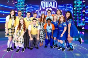 Matheus Lustosa Instagram - Hoje vai ter uma batalha entre os clássicos do sbt, comemorando os 42 anos da emissora hoje as 20H tem especial no programa Silvio Santos. 🤩🤩 
 CHIQUITITAS X CARROSSEL
 Muito bom estar em casa !!!
Que turma você acha que leva o troféu? #chiquititas #sbt