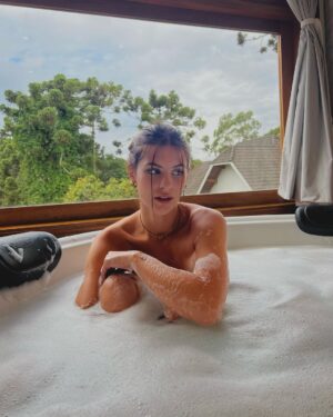 Matheus Lustosa Instagram - hoje é o dia da mulher da minha vida, minha companheira para todas as horas e momentos, te amo pra sempre e to contigo pro que der ou vier, feliz aniversário e que Deus te abençoe sempre amor, vamos curtir muitooo hoje!!