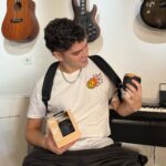 Matheus Lustosa Instagram - Fala galera! Pensaram que iriam ficar de fora? Claro que não! Veio um presente do @ogirafa e @houseofmarley para vocês, olha só: Essa caixa de som potente e com o design incrível que eu estou apaixonado! Quer ter uma? Basta seguir: @matheuslustosaa @ogirafa @houseofmarley E marcar uma pessoa por comentário ! E ah, não esquecem de engajar muito! Vou escolher a pessoa que mais engajar nos perfis acima! Vou estar acompanhando tudo por aqui. São Paulo, Brazil