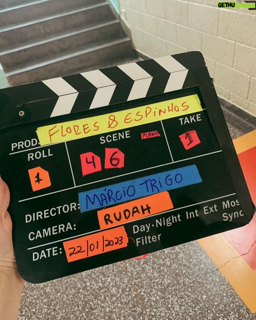 Matheus Lustosa Instagram - final de semana de filmagem com essa galera incrível! 🤩 #floreseespinhos #cinemanacional Capivari