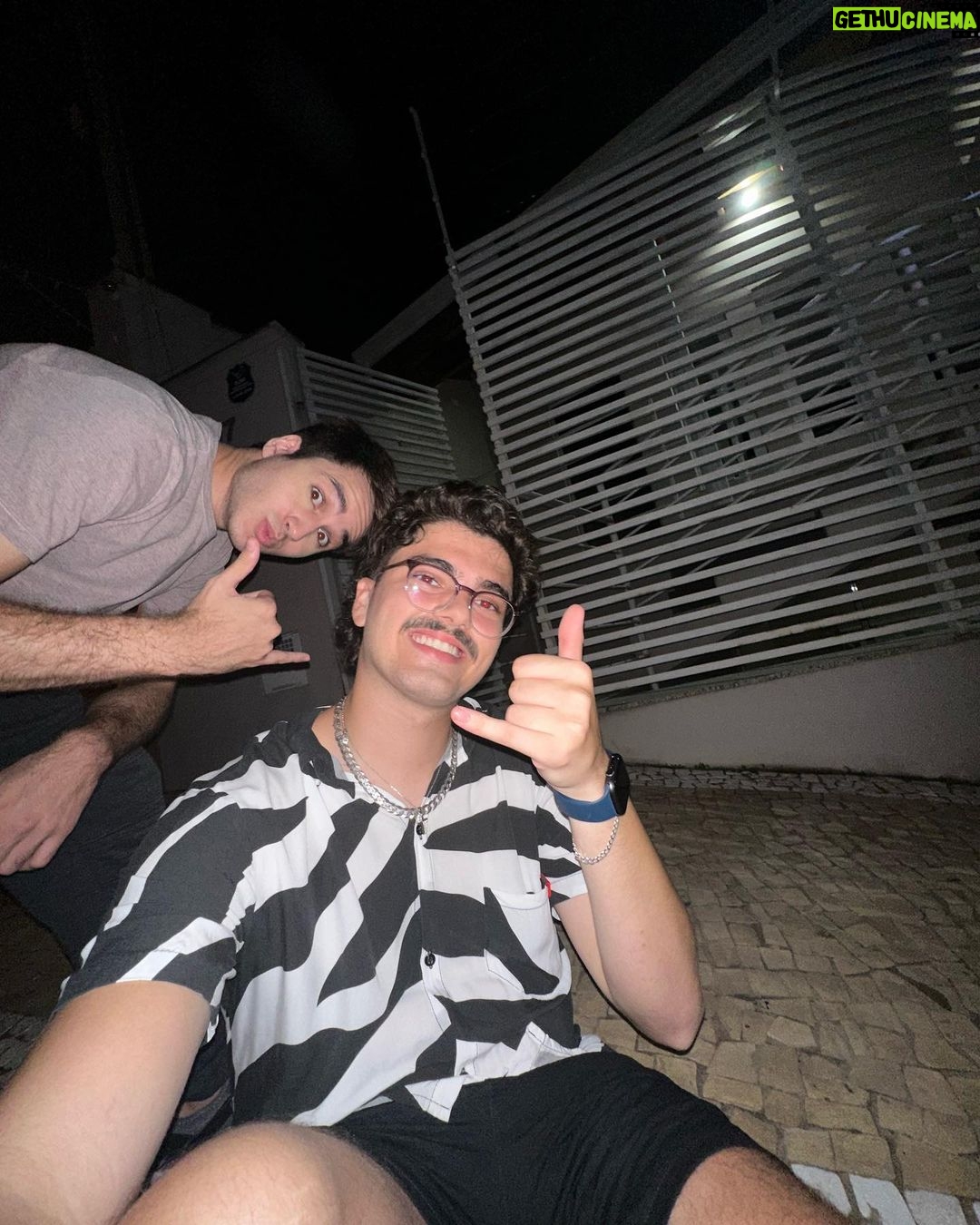 Matheus Lustosa Instagram - final de semana de filmagem com essa galera incrível! 🤩 #floreseespinhos #cinemanacional Capivari