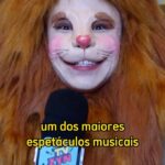 Matheus Ueta Instagram - Leon tirou uma folguinha do MDI e foi parar nos bastidores do musical O Rei Leão, um dos maiores espetáculos da Broadway. O episódio inédito vai ao ar neste sábado, às 13:00 no nosso canal do YouTube! 🦁❤️ #TVZyn #thelionking #reileaoomusical #broadway #sbt #bastidores