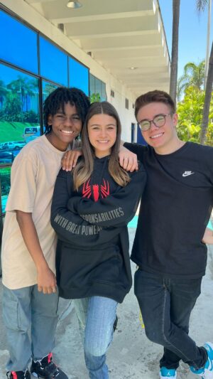Matheus Ueta Instagram - como n amar esses dois né?! ❤️🤣 #ainfanciaderomeuejulieta @ainfanciaderomeuejulieta @sbt #romieta
