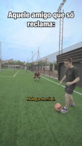 Matheus Ueta Instagram - Todo mundo tem um amigo assim! Já manda pra ele kkkk 🫣 #los #losgrandes #fut #futebol #humor #reels #viral #jogador