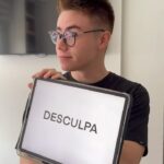 Matheus Ueta Instagram - a palavra mais difícil pro vocabulário feminino. #casal #humor quem tem que pedir desculpas é sempre: