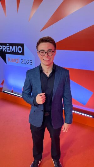 Matheus Ueta Instagram - UM DIA NA MINHA VIDA!! gostaram da rotina?! comenta aí! 

#ator #ainfanciaderomeuejulieta #sbt @ainfanciaderomeuejulieta