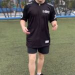 Matheus Ueta Instagram - agora você vai receber um beijo ne fazer oq kkk #futebol #humor
